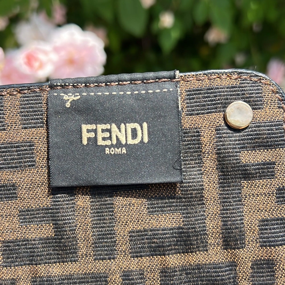 FENDI MONOGRAM bottom bag base. - Picture 2 of 14